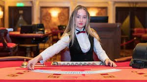Meja Texas Poker langsung dengan dealer profesional di studio vegas88